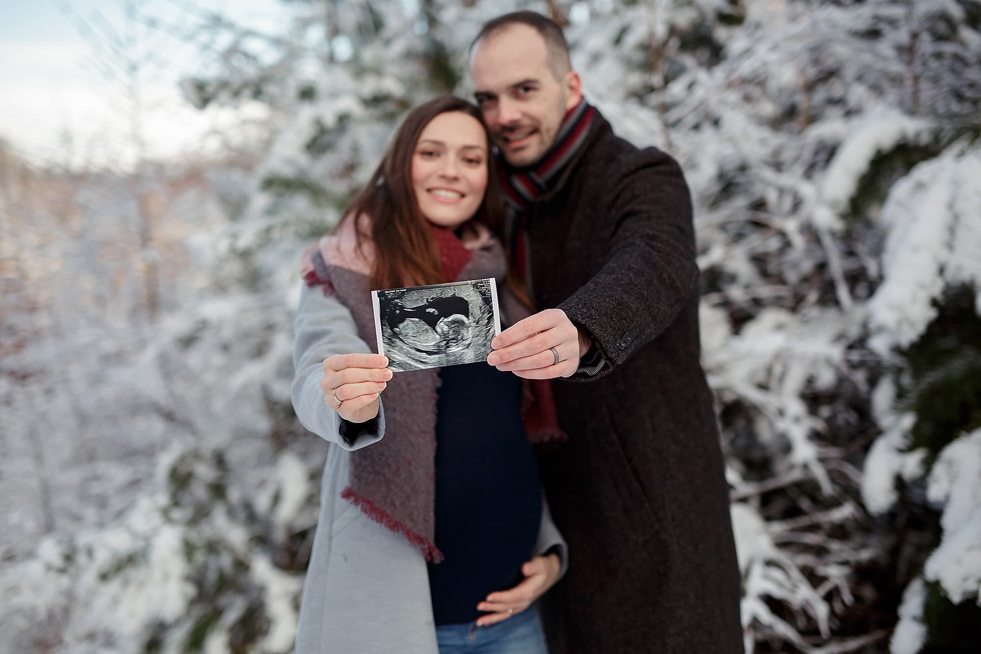 Zimni tehotenske foceni v lese, fotka miminka z ultrazvuku